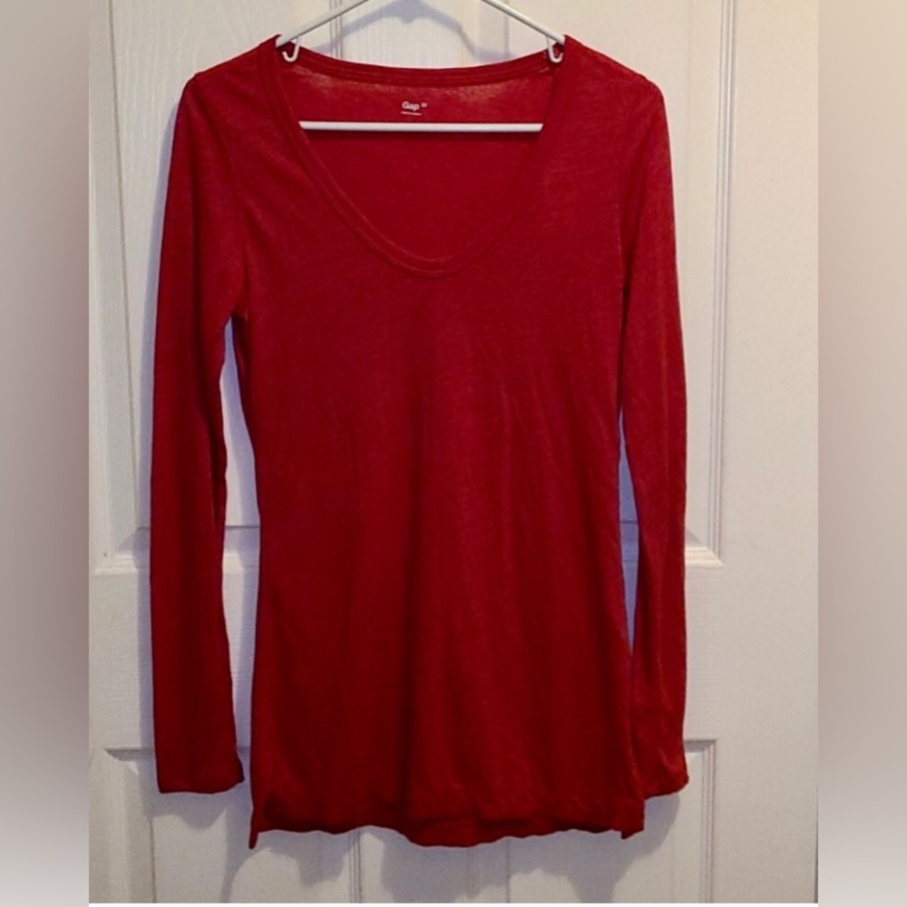 GAP Red Long Sleeve Scoop Neck T-Shirt / Top New with Tag!  Vintage, Hi-Low, Y2K